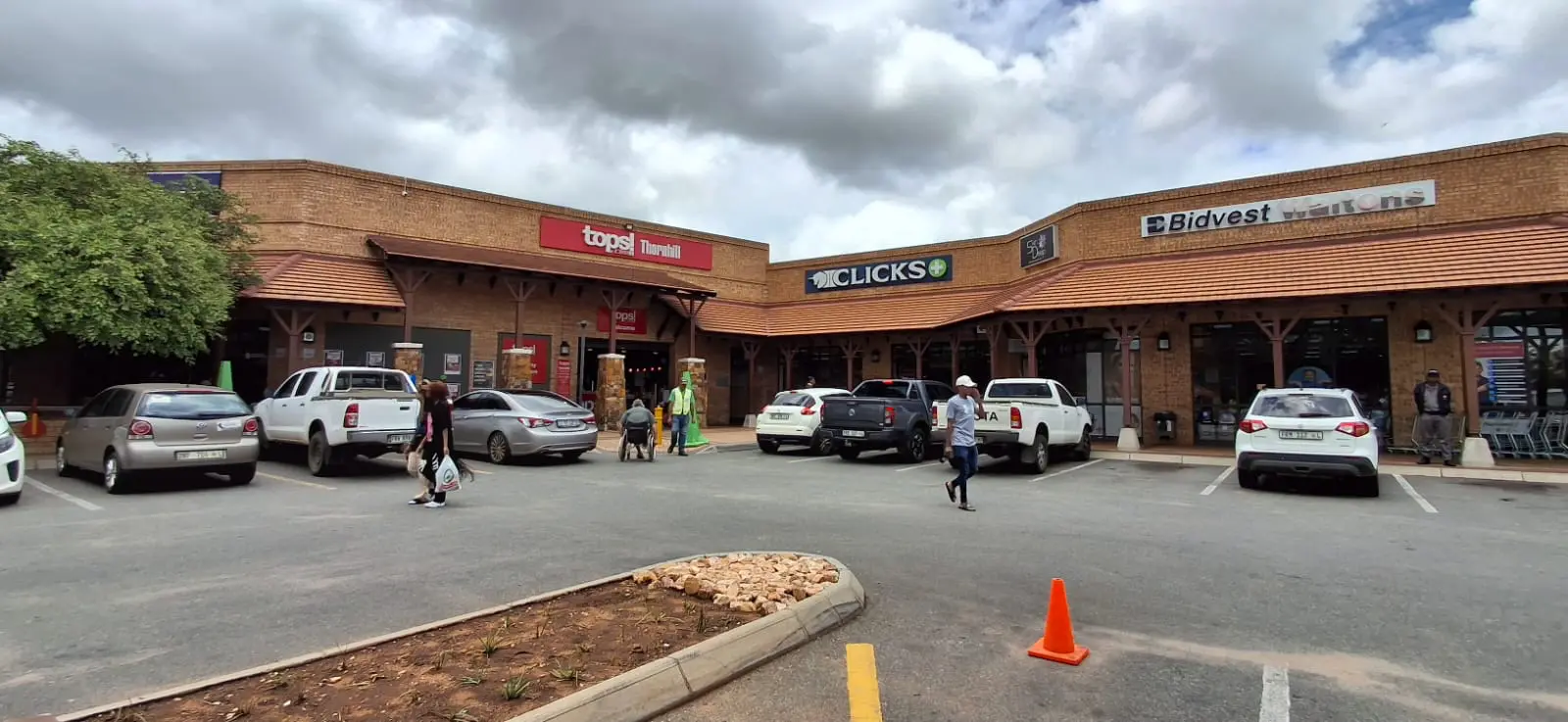 Thornhill Shopping Centre Thornhill Shopping Centre