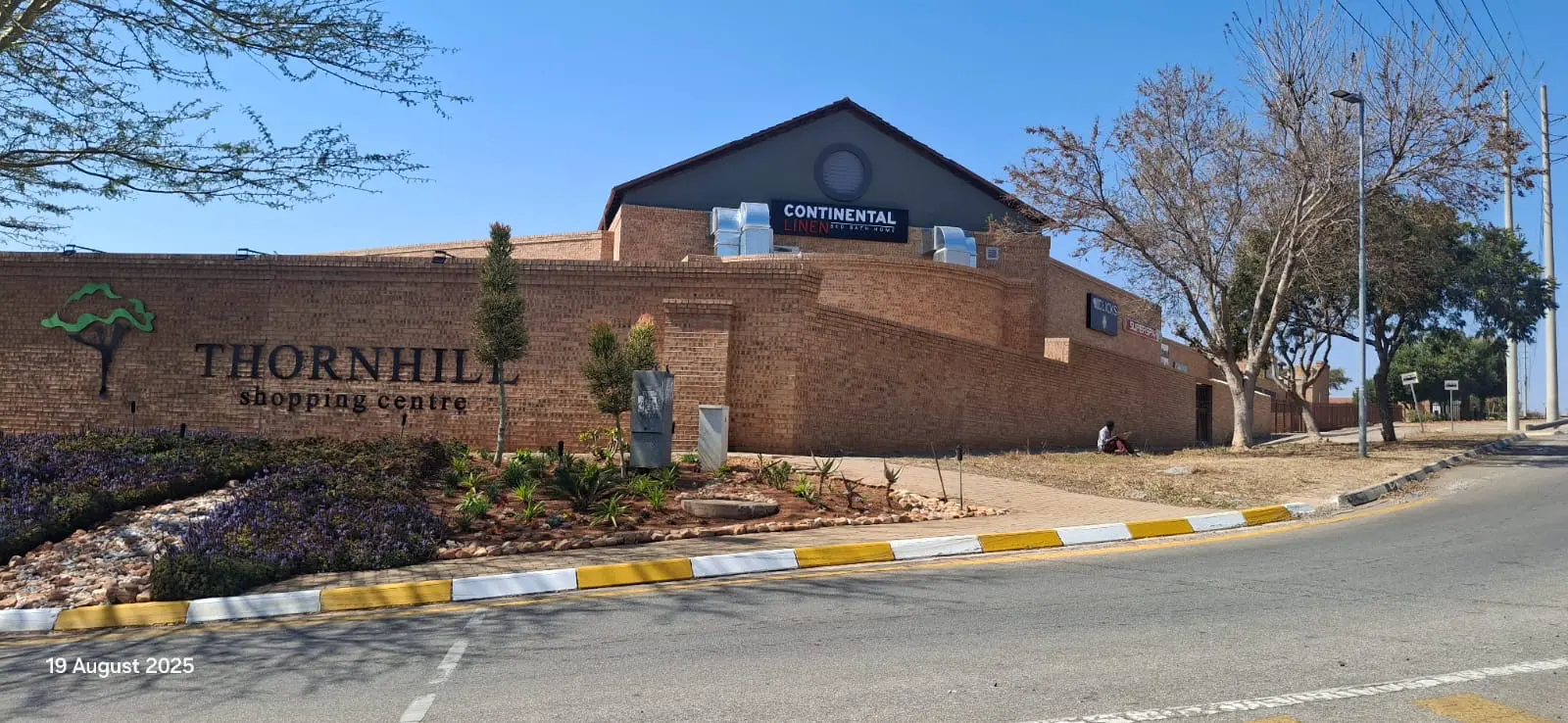 Thornhill Shopping Centre Thornhill Shopping Centre